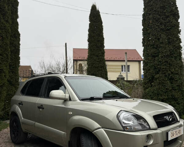 Жовтий Хендай Туксон, об'ємом двигуна 1.98 л та пробігом 192 тис. км за 6800 $, фото 5 на Automoto.ua