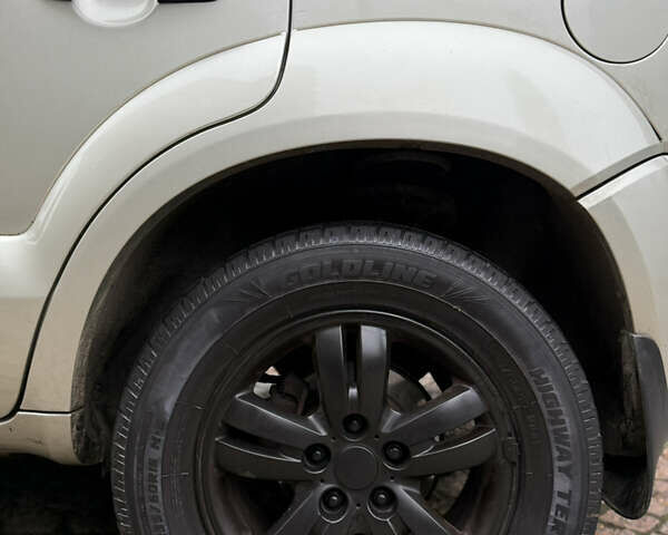 Жовтий Хендай Туксон, об'ємом двигуна 1.98 л та пробігом 192 тис. км за 6800 $, фото 3 на Automoto.ua