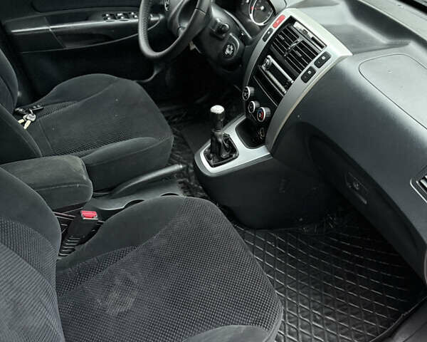 Жовтий Хендай Туксон, об'ємом двигуна 1.98 л та пробігом 192 тис. км за 6800 $, фото 7 на Automoto.ua