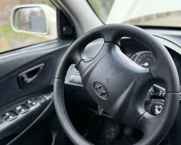 Жовтий Хендай Туксон, об'ємом двигуна 1.98 л та пробігом 192 тис. км за 6800 $, фото 14 на Automoto.ua