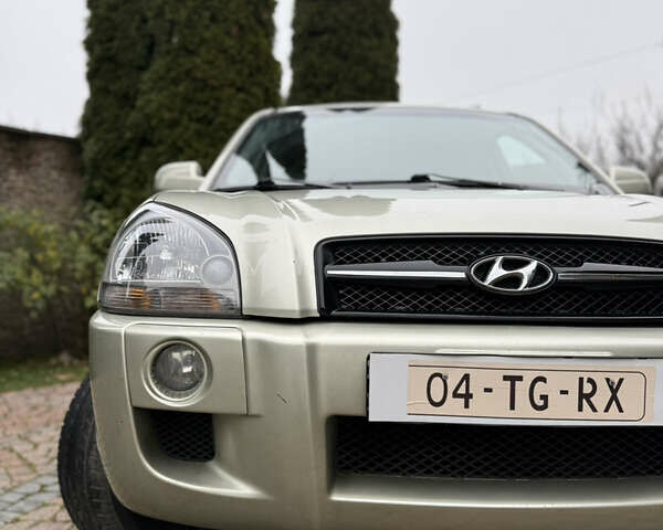 Жовтий Хендай Туксон, об'ємом двигуна 1.98 л та пробігом 192 тис. км за 6800 $, фото 1 на Automoto.ua