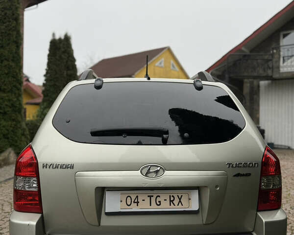 Жовтий Хендай Туксон, об'ємом двигуна 1.98 л та пробігом 192 тис. км за 6800 $, фото 4 на Automoto.ua