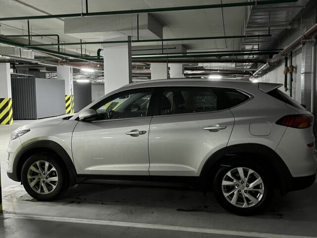 Серый Хендай Туксон, объемом двигателя 2 л и пробегом 93 тыс. км за 23000 $, фото 1 на Automoto.ua