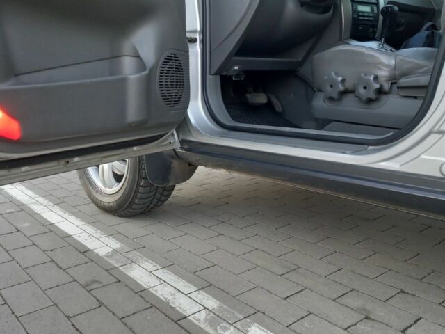 Серый Хендай Туксон, объемом двигателя 2 л и пробегом 207 тыс. км за 7500 $, фото 8 на Automoto.ua