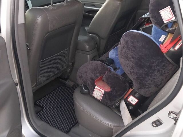 Серый Хендай Туксон, объемом двигателя 2 л и пробегом 207 тыс. км за 7500 $, фото 6 на Automoto.ua