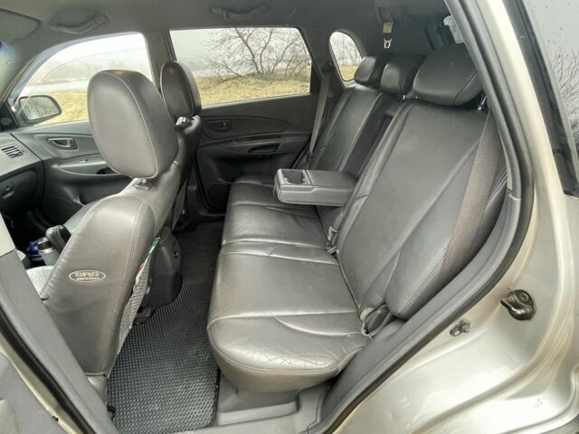 Серый Хендай Туксон, объемом двигателя 2 л и пробегом 267 тыс. км за 4300 $, фото 12 на Automoto.ua