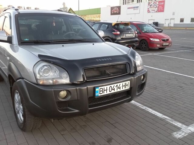 Серый Хендай Туксон, объемом двигателя 2 л и пробегом 207 тыс. км за 7500 $, фото 1 на Automoto.ua