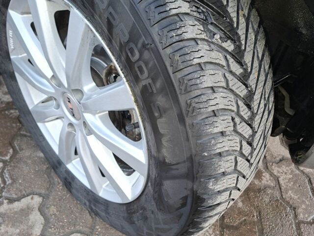 Серый Хендай Туксон, объемом двигателя 2 л и пробегом 320 тыс. км за 4200 $, фото 4 на Automoto.ua