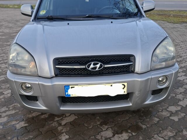 Серый Хендай Туксон, объемом двигателя 2 л и пробегом 320 тыс. км за 4200 $, фото 1 на Automoto.ua