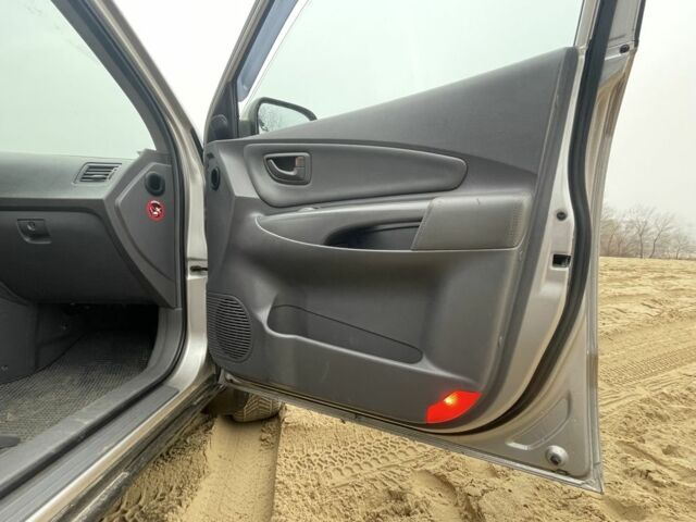 Серый Хендай Туксон, объемом двигателя 2 л и пробегом 267 тыс. км за 4300 $, фото 17 на Automoto.ua