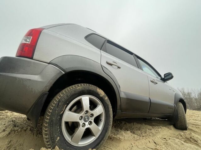 Серый Хендай Туксон, объемом двигателя 2 л и пробегом 267 тыс. км за 4300 $, фото 8 на Automoto.ua