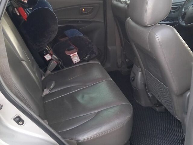 Серый Хендай Туксон, объемом двигателя 2 л и пробегом 207 тыс. км за 7500 $, фото 5 на Automoto.ua