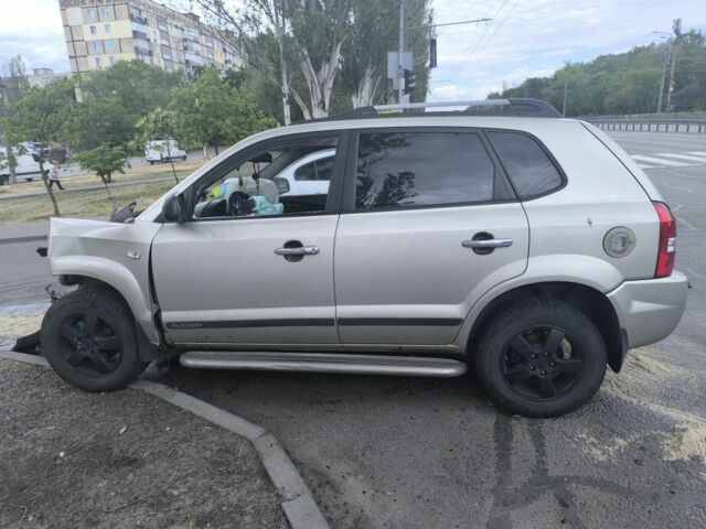 Хендай Туксон 2007 в Днепре (Днепропетровске) на Automoto.ua Серый Хендай Туксон, объемом двигателя 0 л и пробегом 200 тыс. км за 2020 $, фото 5 на Automoto.ua