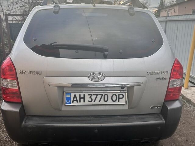 Серый Хендай Туксон, объемом двигателя 2 л и пробегом 205 тыс. км за 6500 $, фото 4 на Automoto.ua