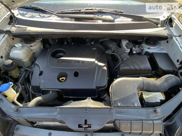 Серый Хендай Туксон, объемом двигателя 2 л и пробегом 211 тыс. км за 5300 $, фото 11 на Automoto.ua