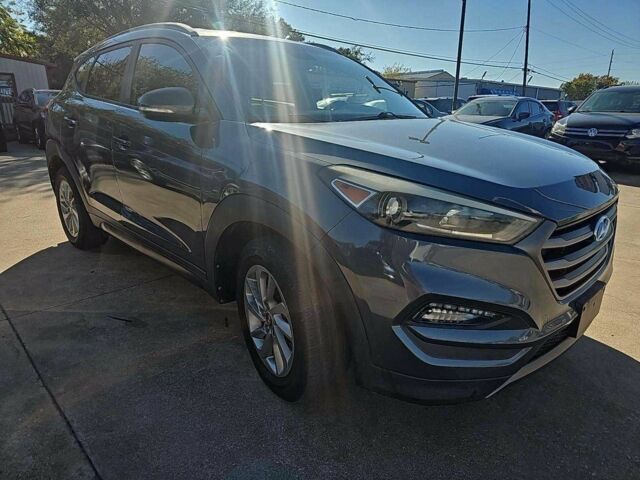 Серый Хендай Туксон, объемом двигателя 0 л и пробегом 90 тыс. км за 5000 $, фото 1 на Automoto.ua