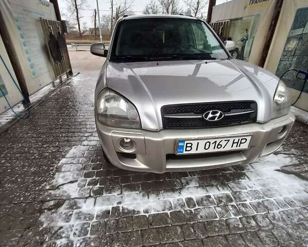 Серый Хендай Туксон, объемом двигателя 2 л и пробегом 240 тыс. км за 8200 $, фото 8 на Automoto.ua