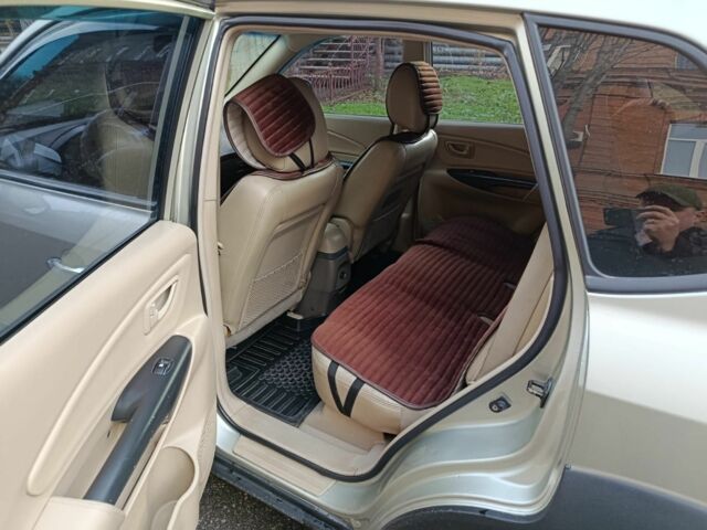 Серый Хендай Туксон, объемом двигателя 2 л и пробегом 285 тыс. км за 7600 $, фото 5 на Automoto.ua