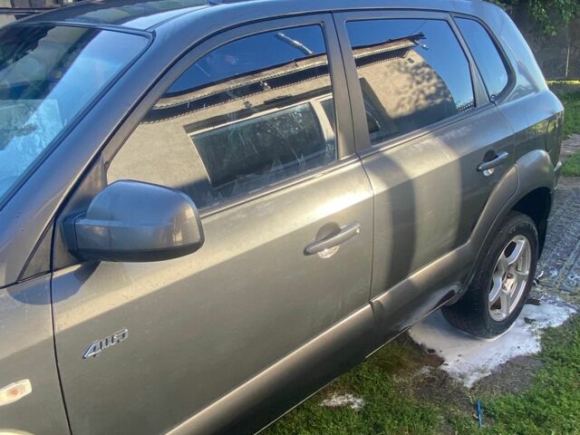 Сірий Хендай Туксон, об'ємом двигуна 2 л та пробігом 248 тис. км за 6100 $, фото 3 на Automoto.ua