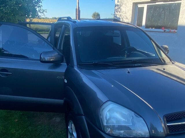 Сірий Хендай Туксон, об'ємом двигуна 2 л та пробігом 248 тис. км за 6100 $, фото 1 на Automoto.ua