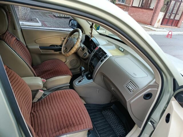 Серый Хендай Туксон, объемом двигателя 2 л и пробегом 285 тыс. км за 7600 $, фото 6 на Automoto.ua