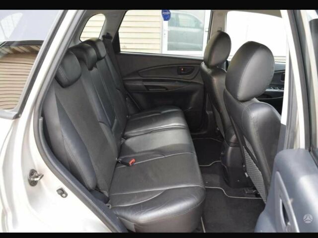 Серый Хендай Туксон, объемом двигателя 2 л и пробегом 230 тыс. км за 5500 $, фото 7 на Automoto.ua