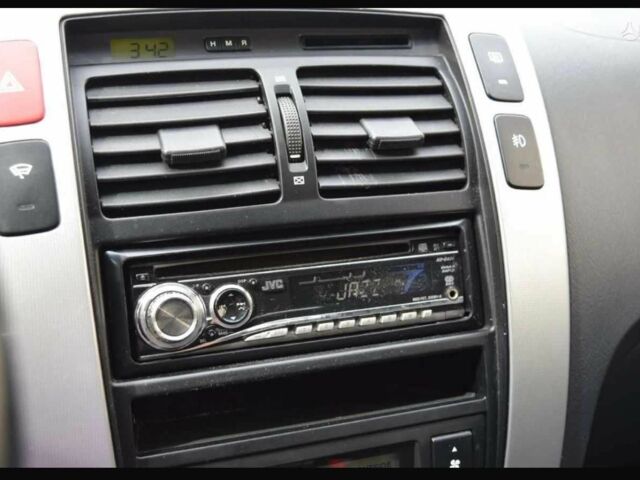 Серый Хендай Туксон, объемом двигателя 2 л и пробегом 230 тыс. км за 5500 $, фото 9 на Automoto.ua