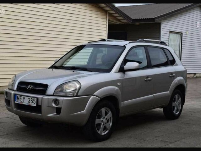 Серый Хендай Туксон, объемом двигателя 2 л и пробегом 230 тыс. км за 5500 $, фото 8 на Automoto.ua