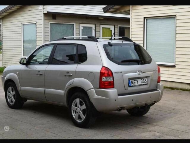 Серый Хендай Туксон, объемом двигателя 2 л и пробегом 230 тыс. км за 5500 $, фото 10 на Automoto.ua
