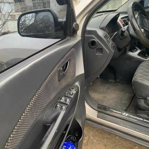 Сірий Хендай Туксон, об'ємом двигуна 2 л та пробігом 215 тис. км за 8500 $, фото 1 на Automoto.ua