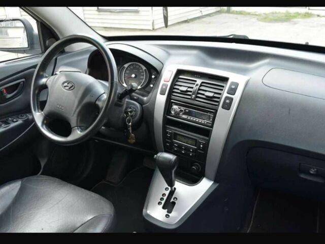 Серый Хендай Туксон, объемом двигателя 2 л и пробегом 230 тыс. км за 5500 $, фото 12 на Automoto.ua