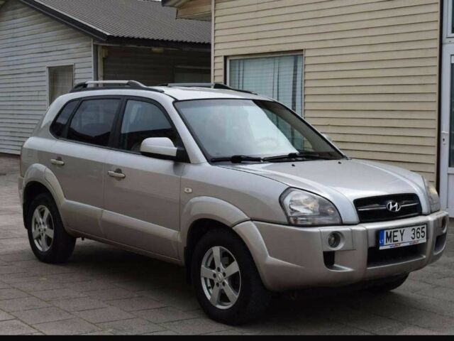 Серый Хендай Туксон, объемом двигателя 2 л и пробегом 230 тыс. км за 5500 $, фото 13 на Automoto.ua