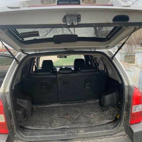 Сірий Хендай Туксон, об'ємом двигуна 2 л та пробігом 215 тис. км за 8500 $, фото 7 на Automoto.ua