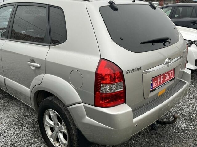 Серый Хендай Туксон, объемом двигателя 2 л и пробегом 230 тыс. км за 7550 $, фото 5 на Automoto.ua