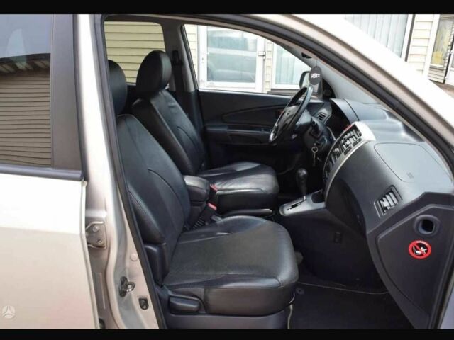 Серый Хендай Туксон, объемом двигателя 2 л и пробегом 230 тыс. км за 5500 $, фото 3 на Automoto.ua