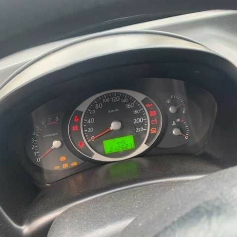 Сірий Хендай Туксон, об'ємом двигуна 2 л та пробігом 215 тис. км за 8500 $, фото 3 на Automoto.ua