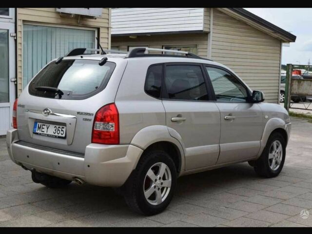 Серый Хендай Туксон, объемом двигателя 2 л и пробегом 230 тыс. км за 5500 $, фото 5 на Automoto.ua