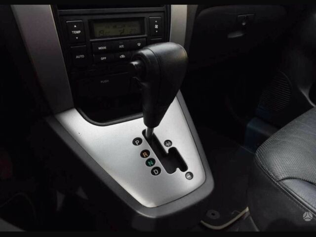 Серый Хендай Туксон, объемом двигателя 2 л и пробегом 230 тыс. км за 5500 $, фото 4 на Automoto.ua