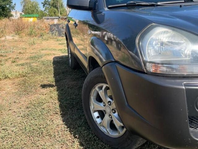 Серый Хендай Туксон, объемом двигателя 2.66 л и пробегом 0 тыс. км за 8500 $, фото 6 на Automoto.ua