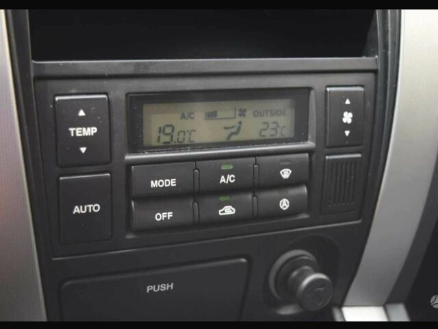 Серый Хендай Туксон, объемом двигателя 2 л и пробегом 230 тыс. км за 5500 $, фото 6 на Automoto.ua