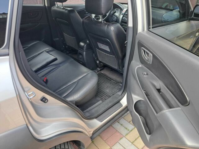 Серый Хендай Туксон, объемом двигателя 2 л и пробегом 220 тыс. км за 8800 $, фото 8 на Automoto.ua