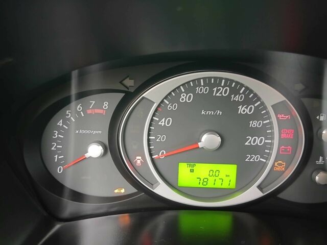 Серый Хендай Туксон, объемом двигателя 2 л и пробегом 78 тыс. км за 11600 $, фото 3 на Automoto.ua