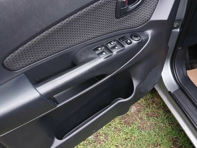 Серый Хендай Туксон, объемом двигателя 2 л и пробегом 78 тыс. км за 11600 $, фото 9 на Automoto.ua