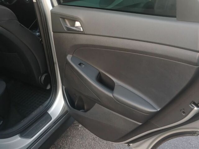 Хендай Туксон 2016 в Белой Церкве на Automoto.ua Серый Хендай Туксон, объемом двигателя 2 л и пробегом 110 тыс. км за 17400 $, фото 6 на Automoto.ua