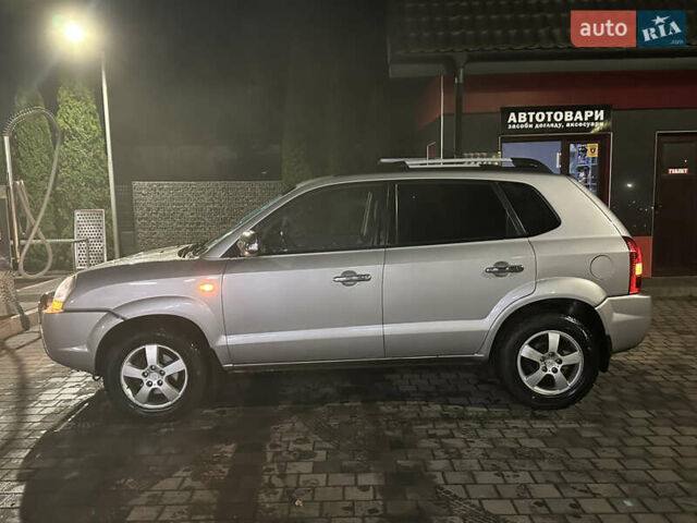 Сірий Хендай Туксон, об'ємом двигуна 2 л та пробігом 262 тис. км за 6200 $, фото 11 на Automoto.ua