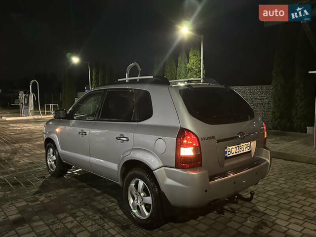 Сірий Хендай Туксон, об'ємом двигуна 2 л та пробігом 262 тис. км за 6200 $, фото 10 на Automoto.ua