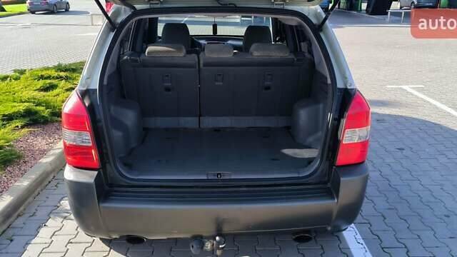 Серый Хендай Туксон, объемом двигателя 1.99 л и пробегом 275 тыс. км за 4400 $, фото 9 на Automoto.ua