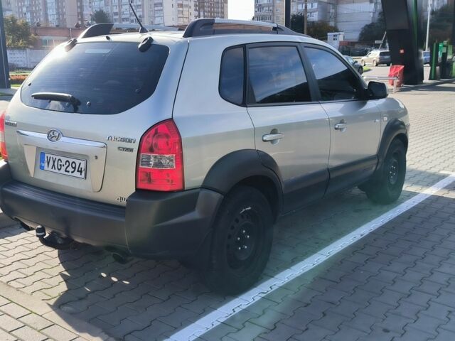 Серый Хендай Туксон, объемом двигателя 2 л и пробегом 275 тыс. км за 4400 $, фото 4 на Automoto.ua