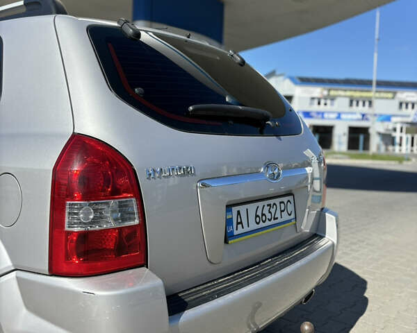 Сірий Хендай Туксон, об'ємом двигуна 2 л та пробігом 230 тис. км за 5900 $, фото 11 на Automoto.ua