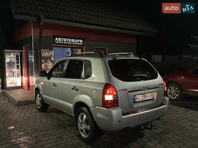 Сірий Хендай Туксон, об'ємом двигуна 2 л та пробігом 262 тис. км за 6200 $, фото 14 на Automoto.ua